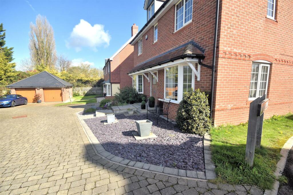 Front garden.jpg