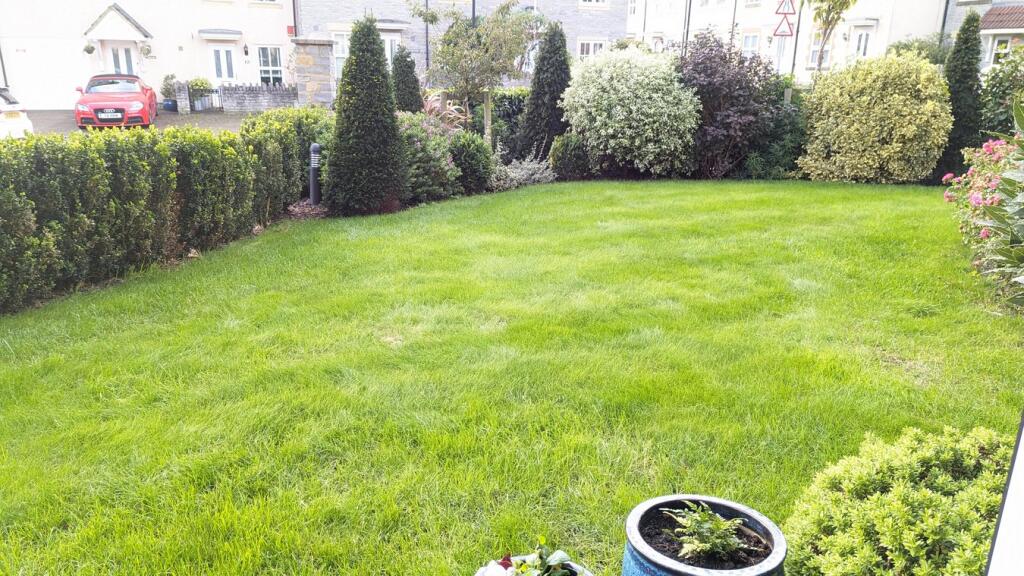 Front communal gardens