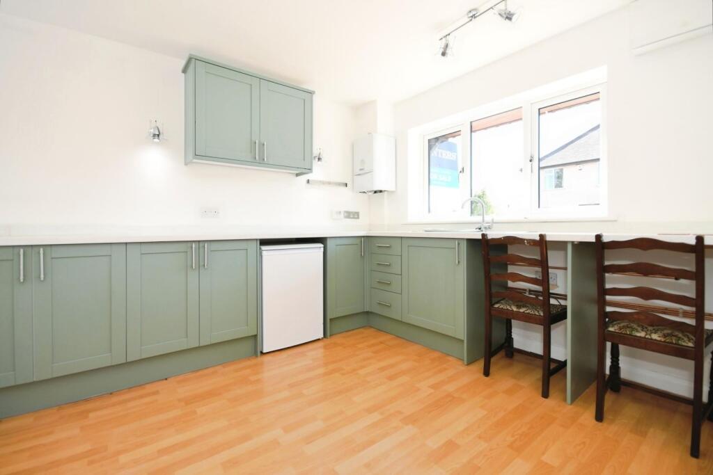 KITCHEN 02.jpg