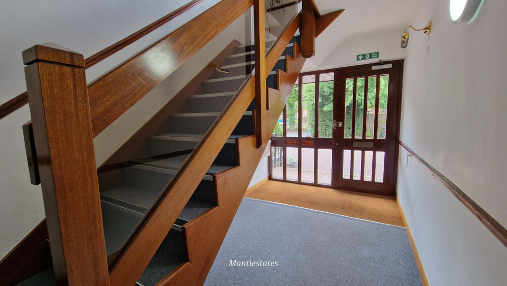 COMMUNAL ENTRANCE