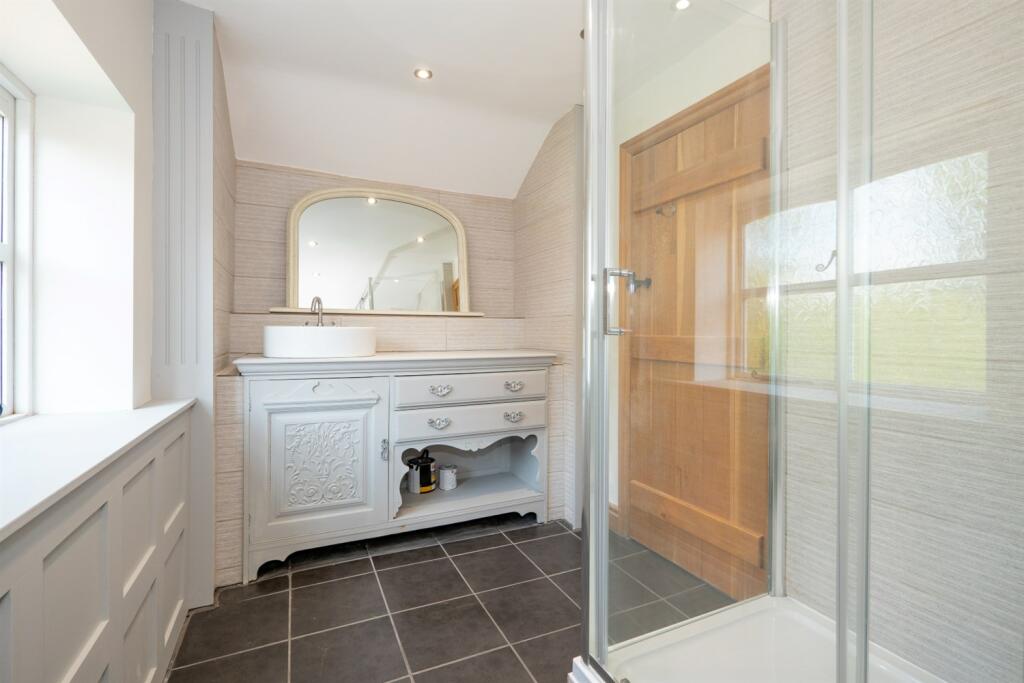 En-Suite Bathroom