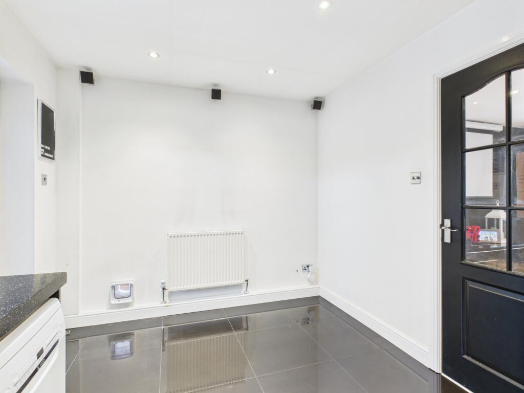 CAM03729G0-PR0057-STILL023