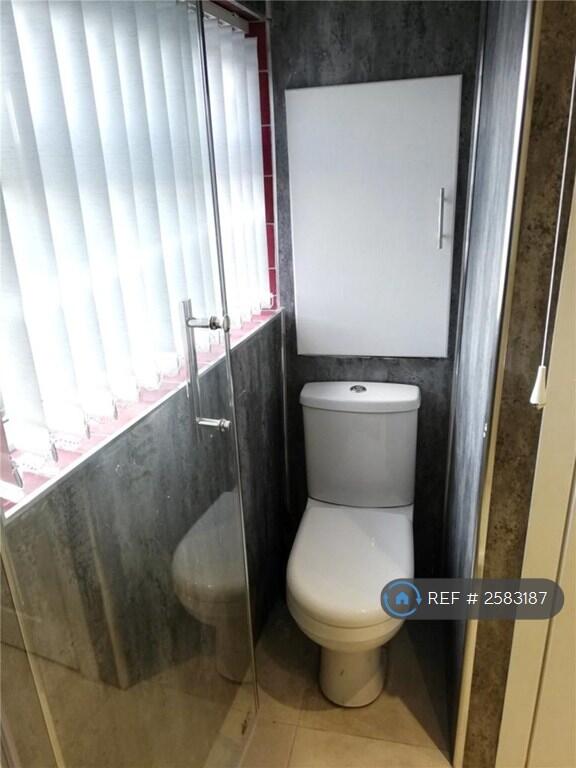 Pedestal Wc &amp; Storage