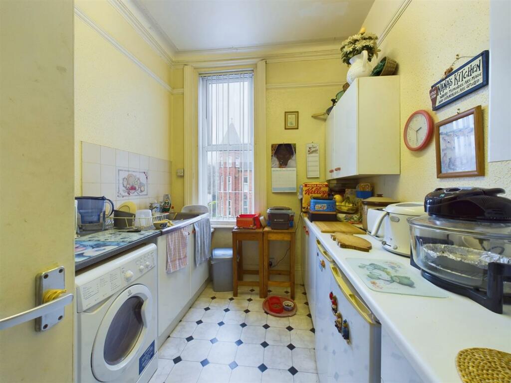 Kitchen: