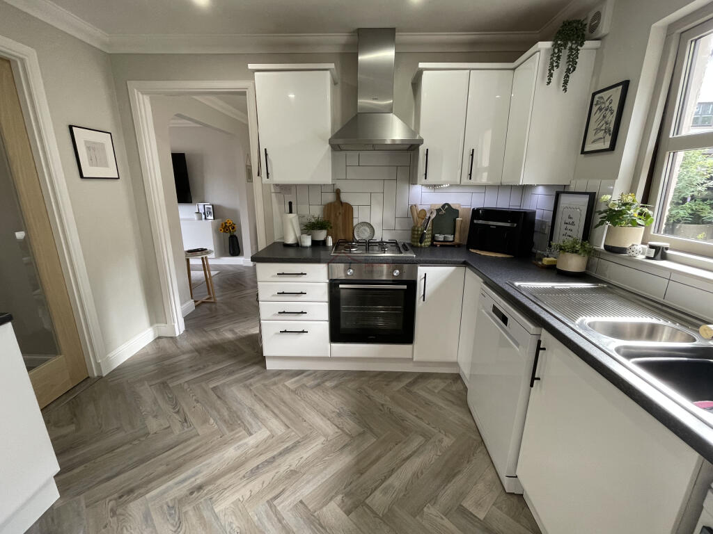 Kitchen b.JPG