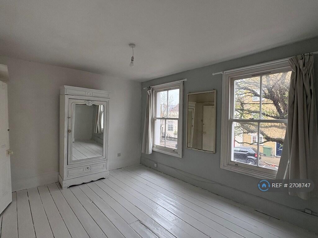 Middle Floor Bedroom 