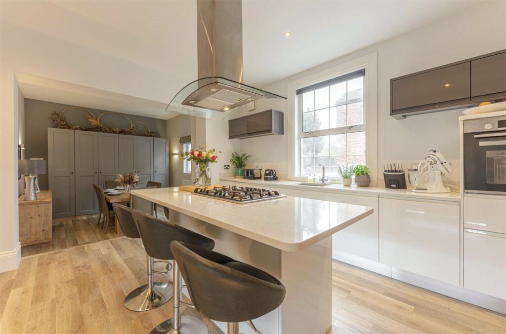 Island To Rear Dinin