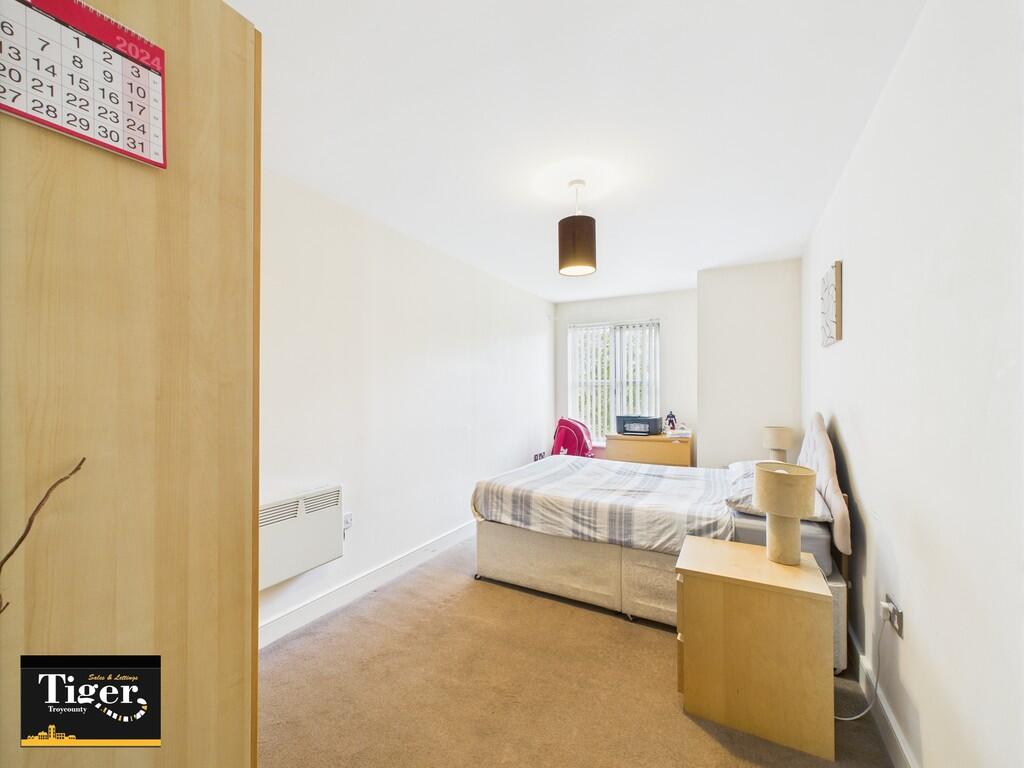 CAM02176G0-PR0599...