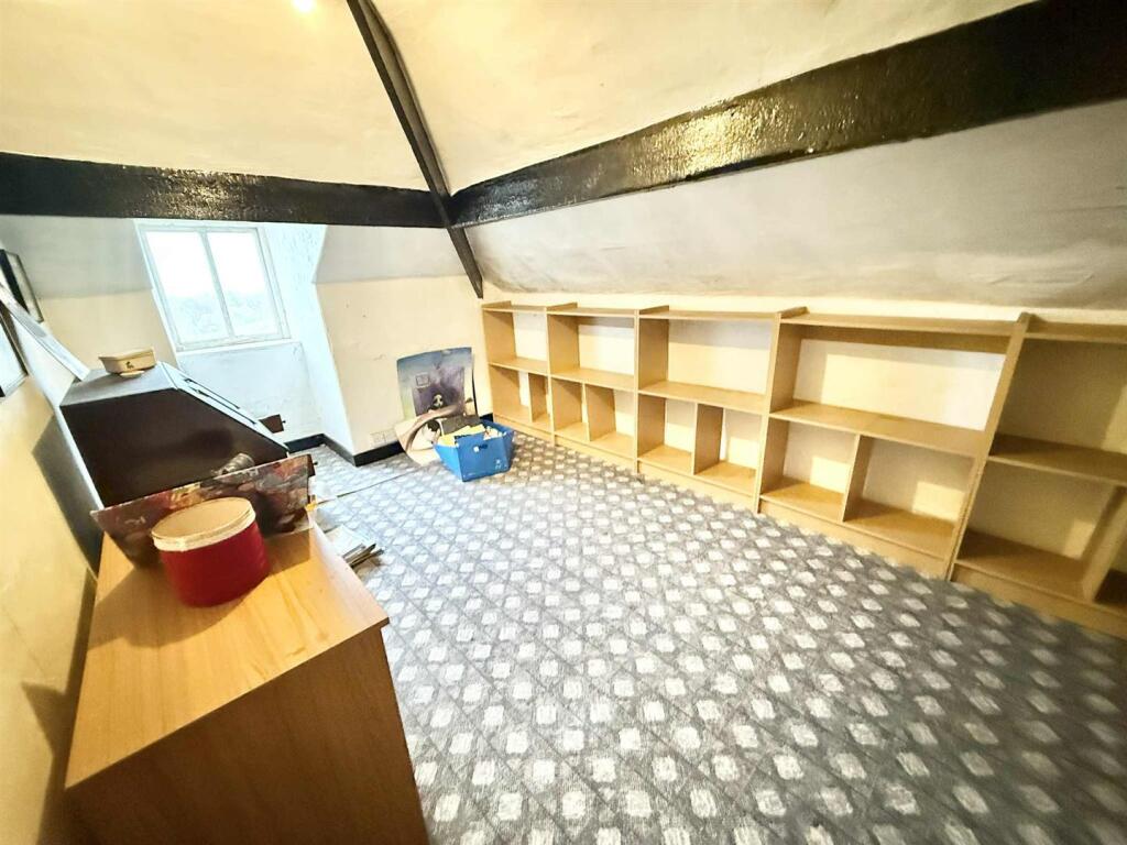Attic Room-1.jpg