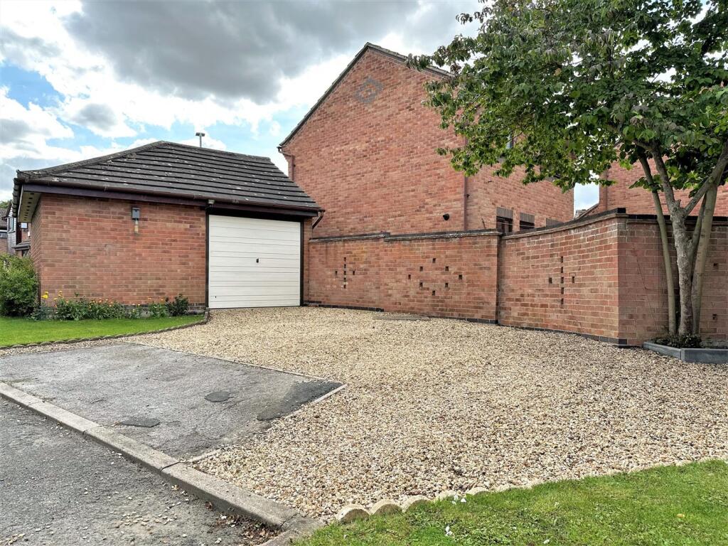 Extensive Driveway &amp; Detached Garage916