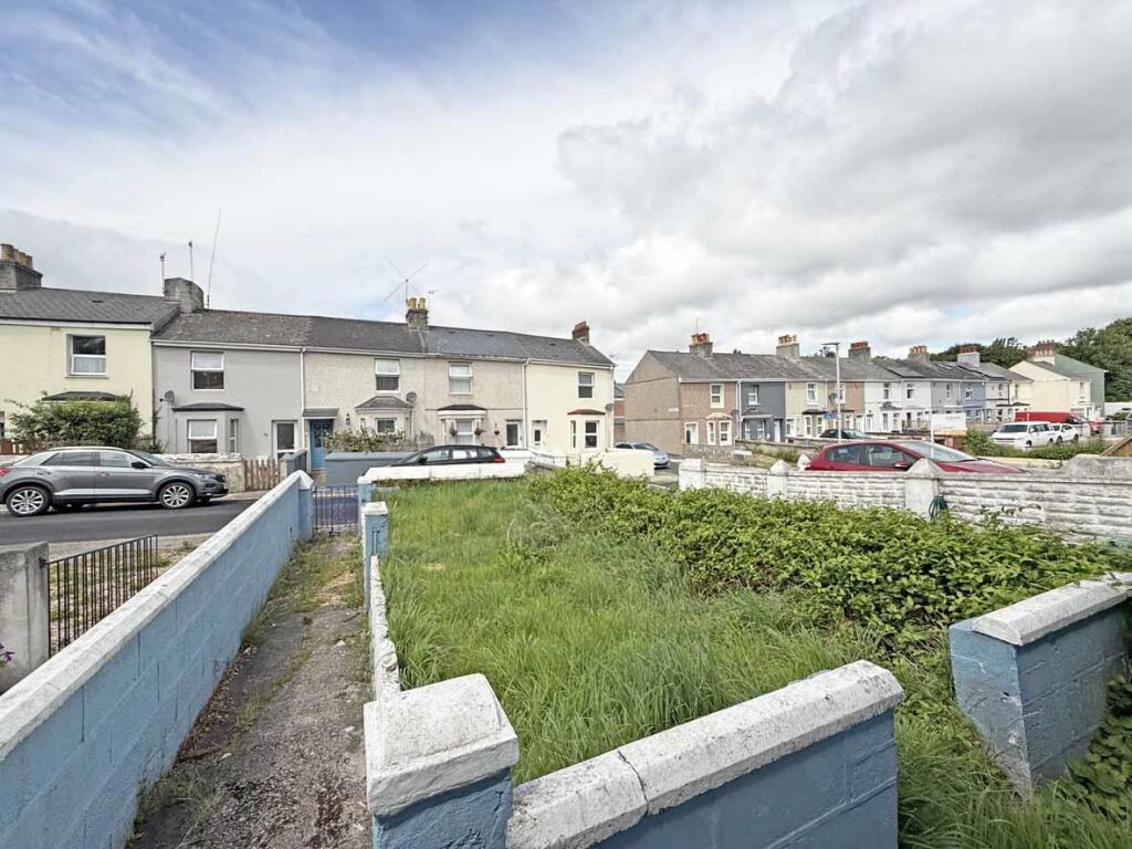 Stenlake Terrace 8 Front Garden.jpg