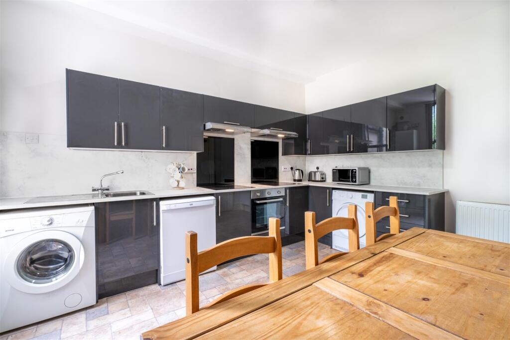 New Kitchen 2.jpg