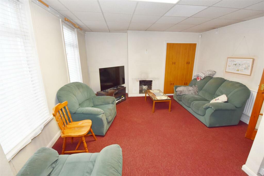Lounge_Dining room.jpg