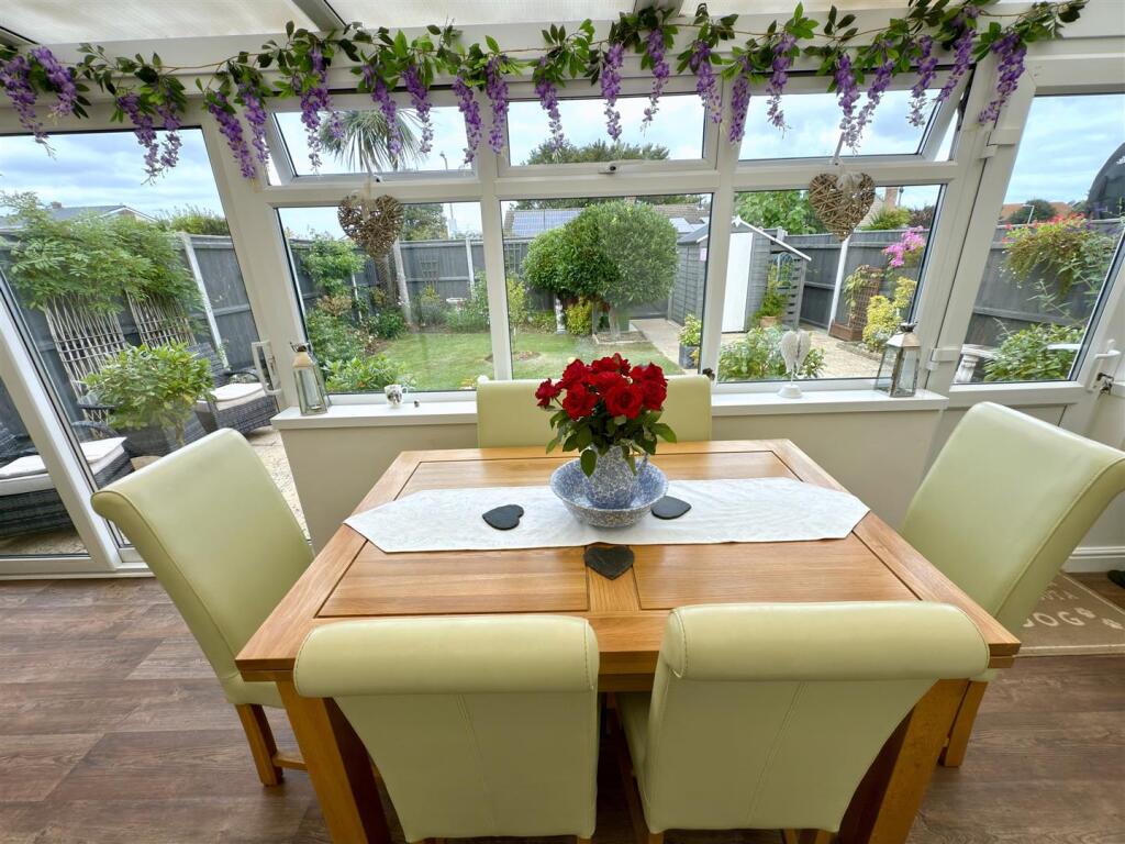 Dining Area.jpg