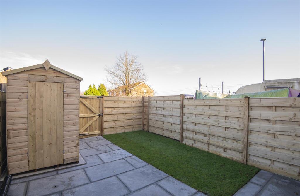 7 Vavasour Court-2 2.jpg