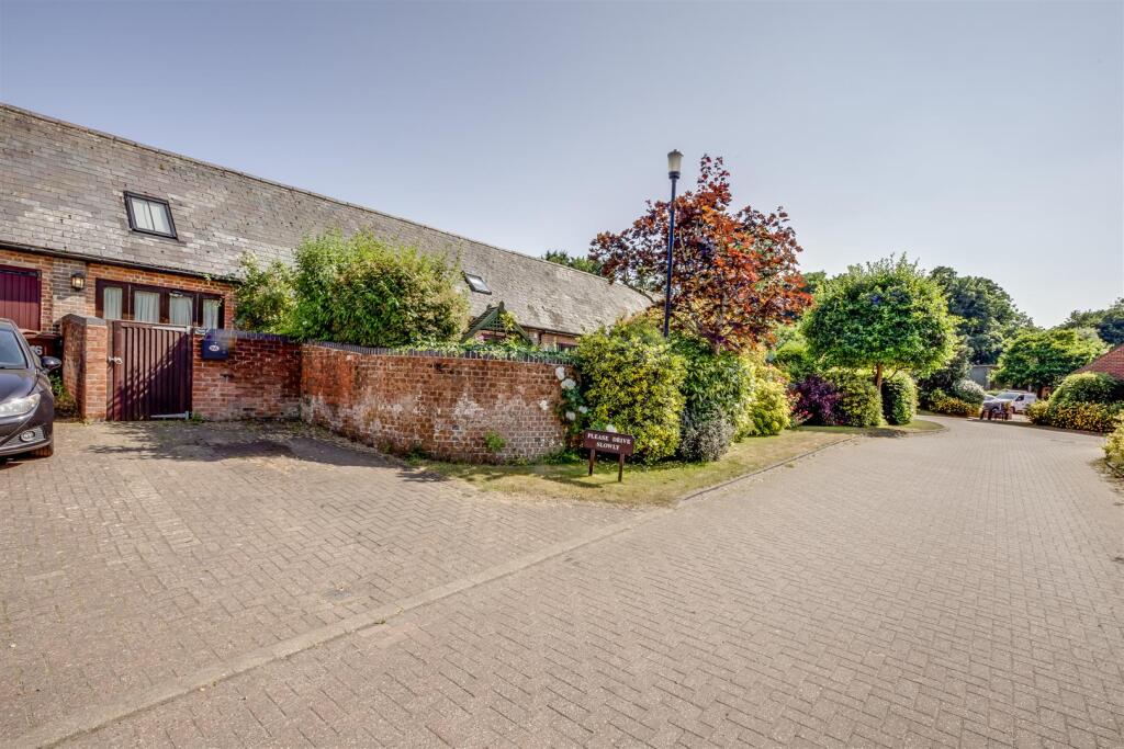 9A The Leys, Halton Village, HP22 5GH-12.jpg