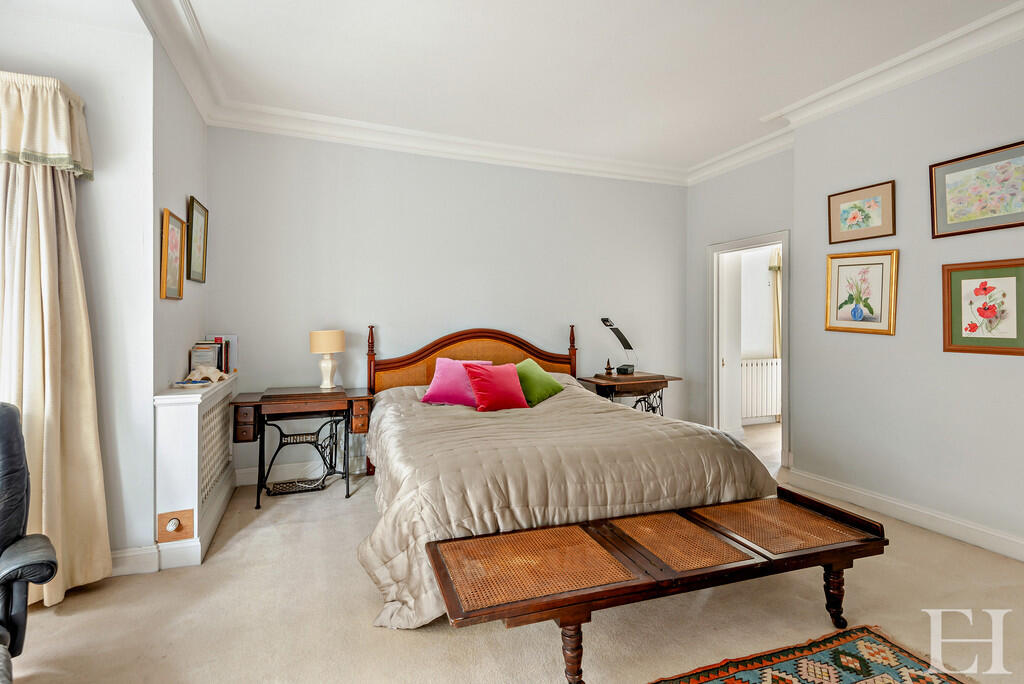 8608849-interiorW...