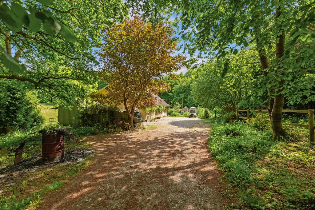 Hopewell, Chapel Woods, Charing, Ashford, Kent, TN27 0NP