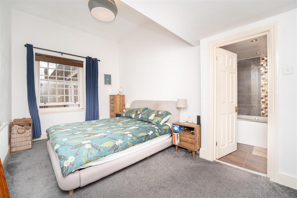 32 Osterley Gardens Bed 1.jpg