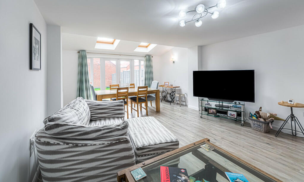 Sitting/dining ro...