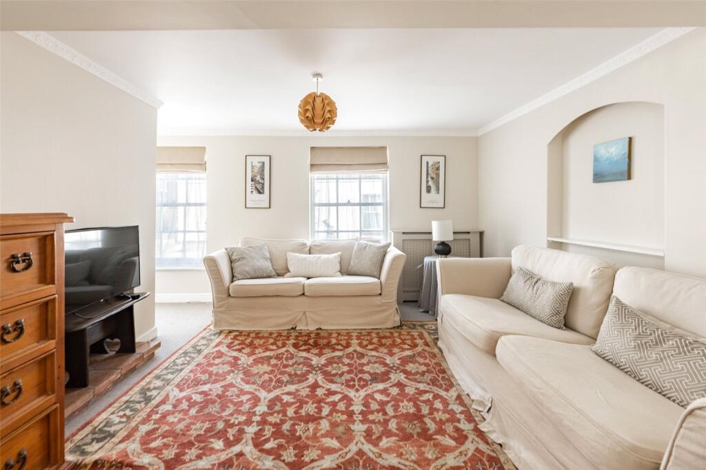 Sitting/ Dining Room