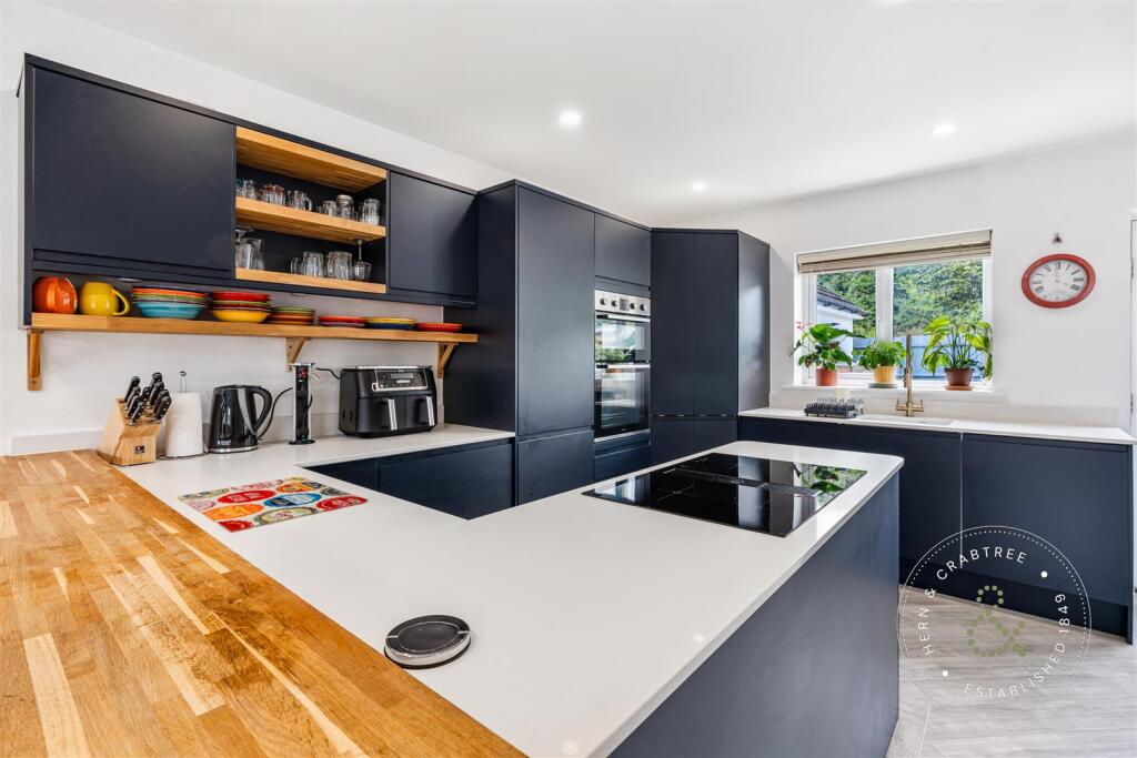 Long Heath Close, Hern Crabtree (26).jpg