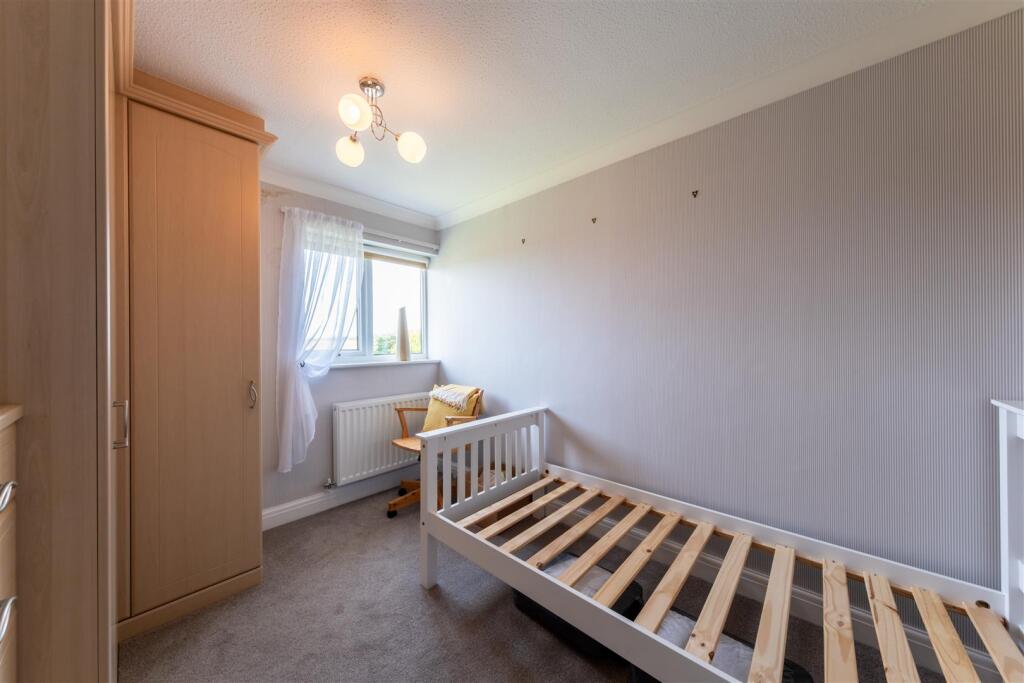 9 Orchard Dene-025.jpg