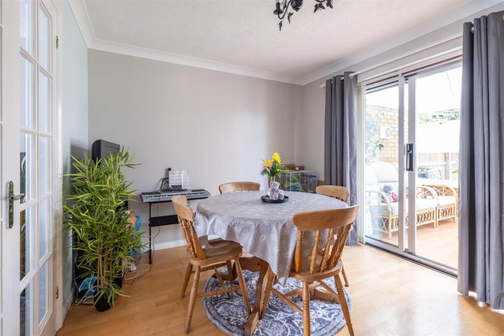 Dining room .jpg