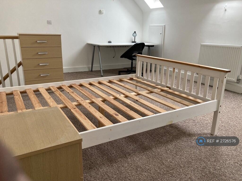 Room 5 Top Floor With Sky Light Black Out Blinds 