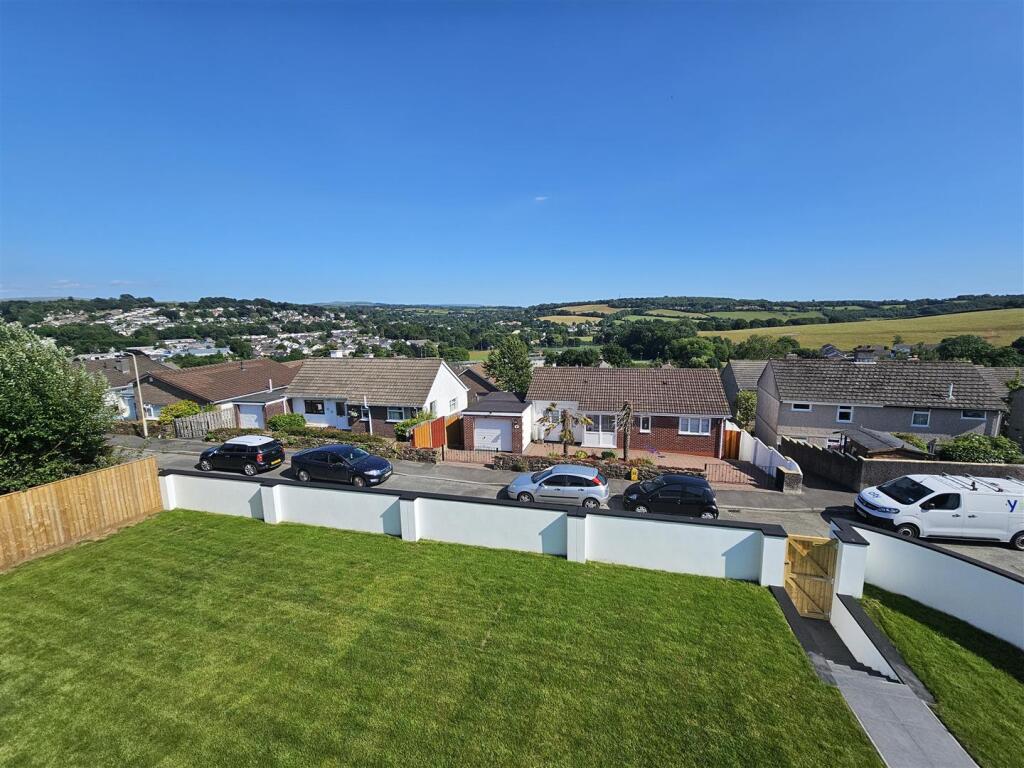 View to rear (2).jpg