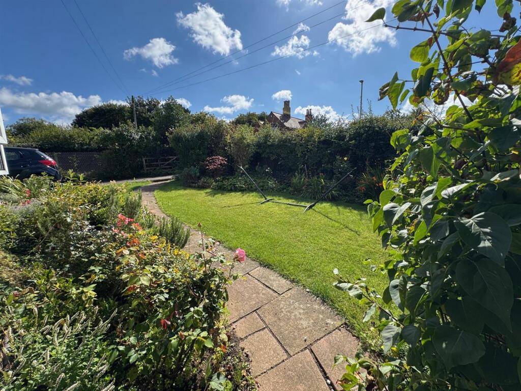 Front garden 2.jpg
