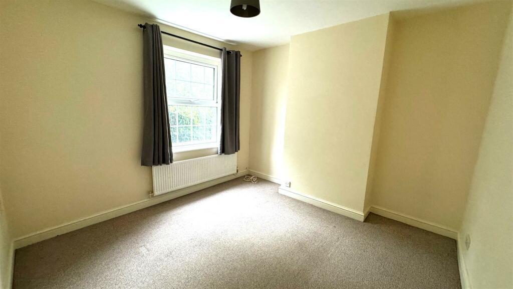 Bedroom 1 (2).jpg
