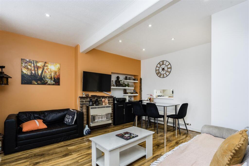 Davidson Frost-Wellings, DFW, Kenmore Road, Living