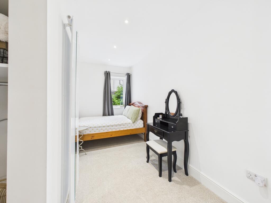 CAM04825G0-PR0182-STILL011