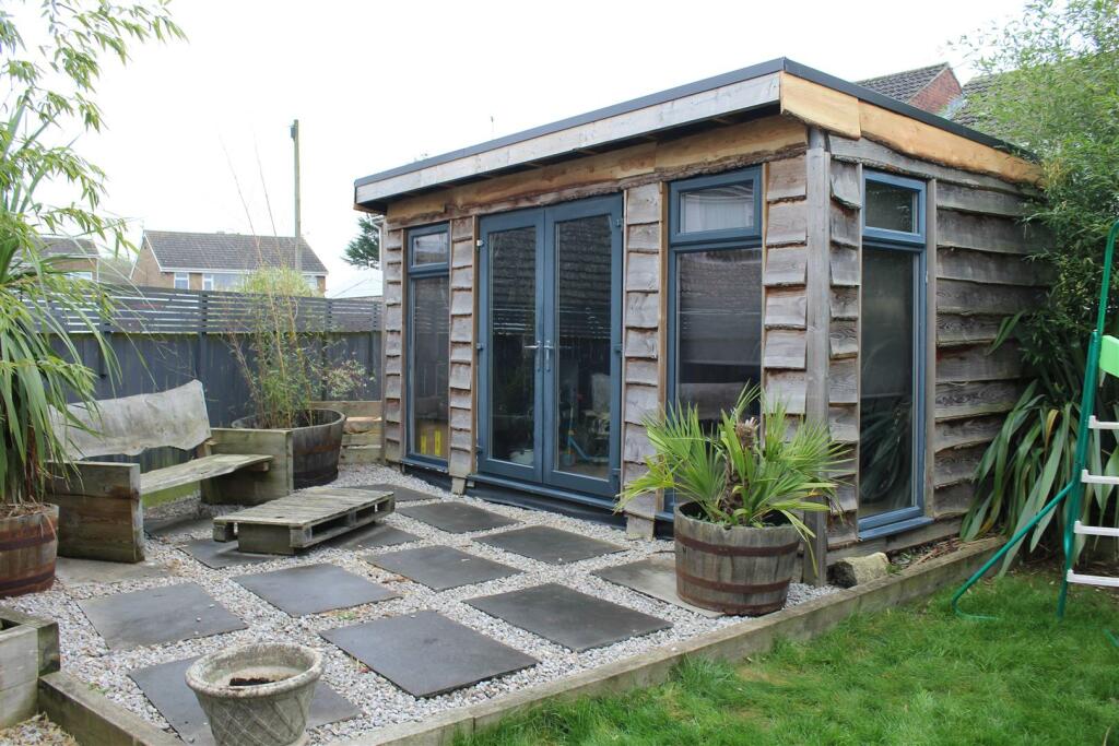SUMMER HOUSE