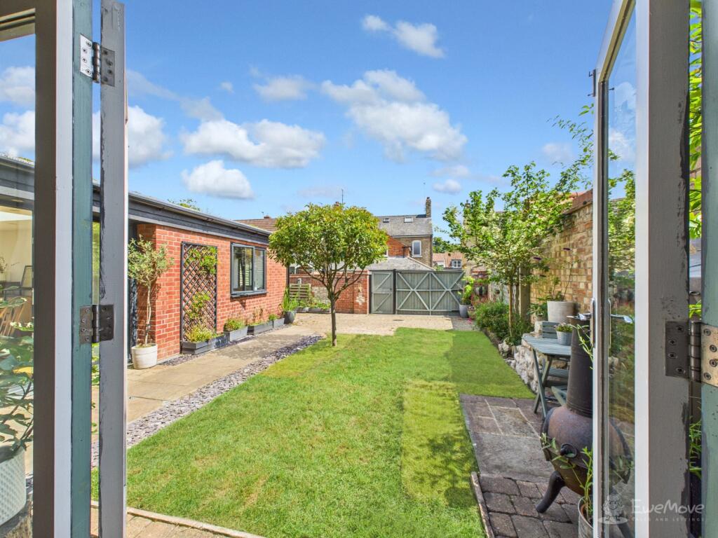 Garden- Mark Stephens EweMove Newmarket and Soham 