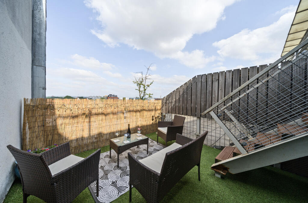 1294354-10-682b4c...