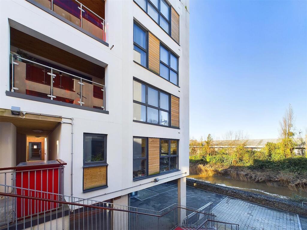 11 - Two-Bedroom Flat for Auction, Paintworks, Bri