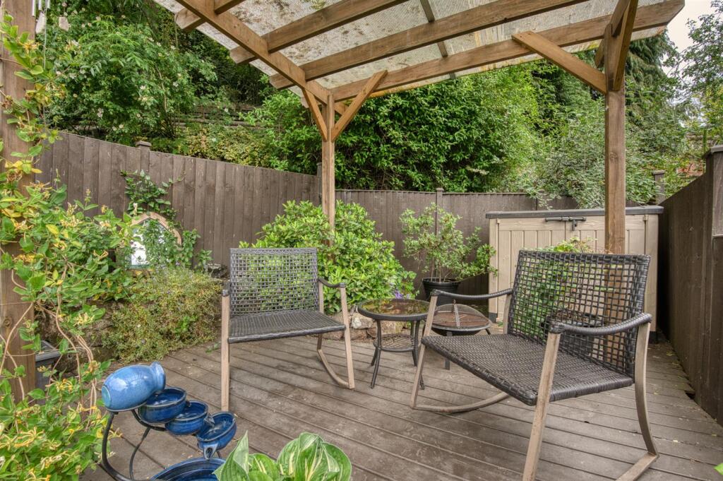 Rear Garden - decking.jpg