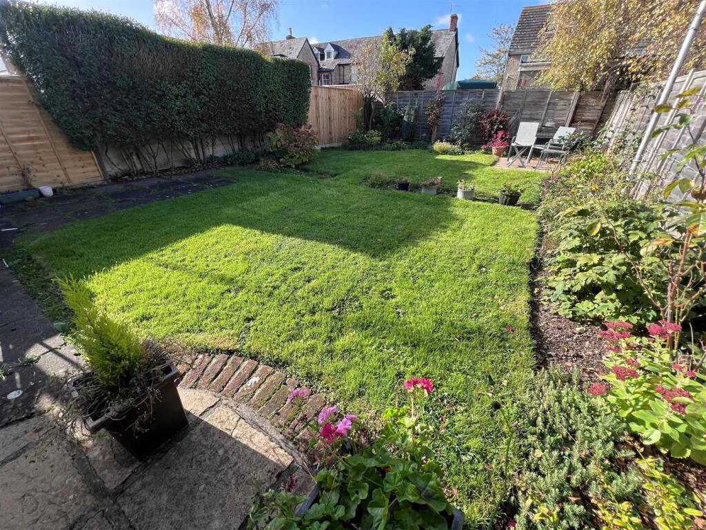 Rear garden 2.jpg