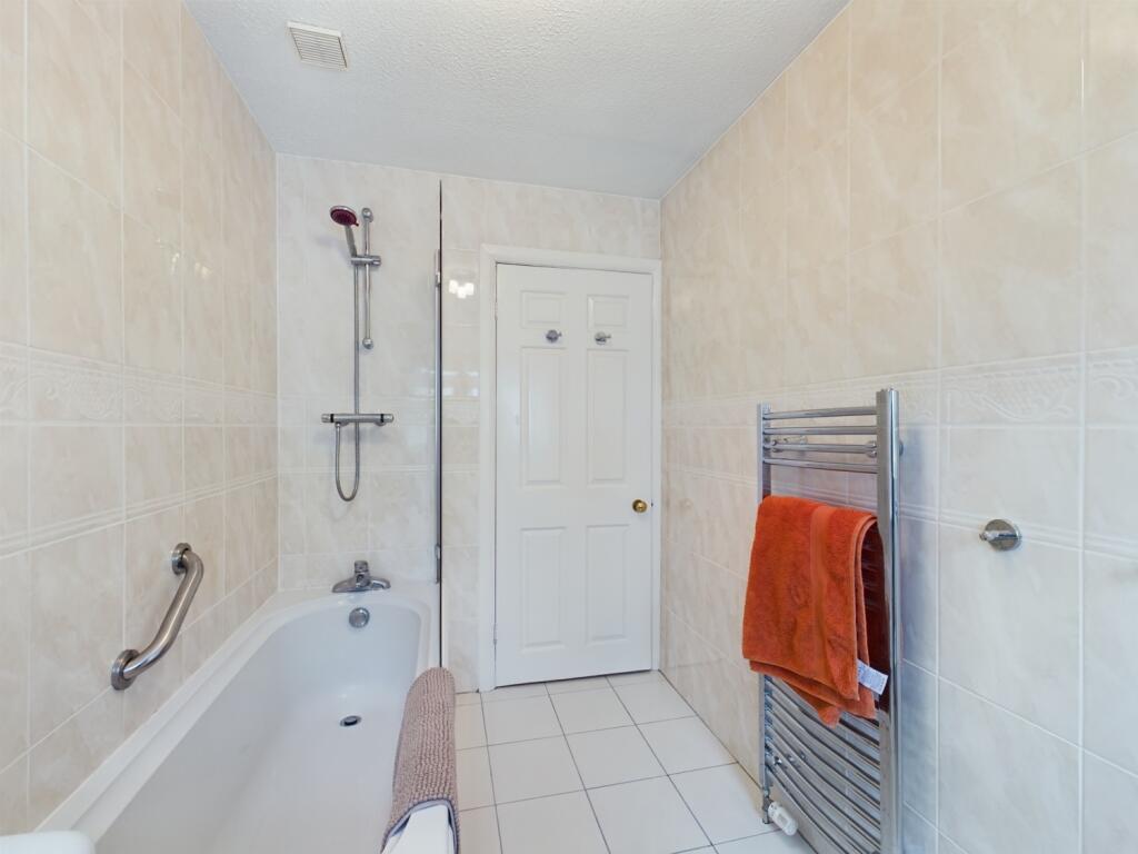 CAM03980G0-PR0013-STILL017