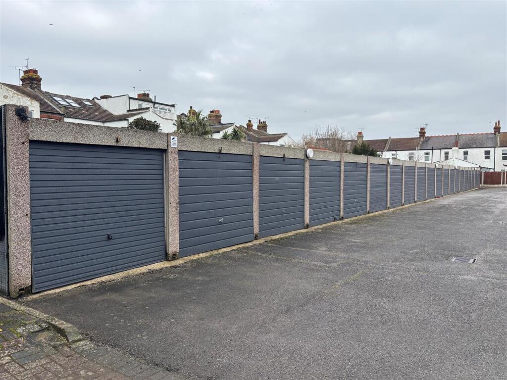 garage.jpg