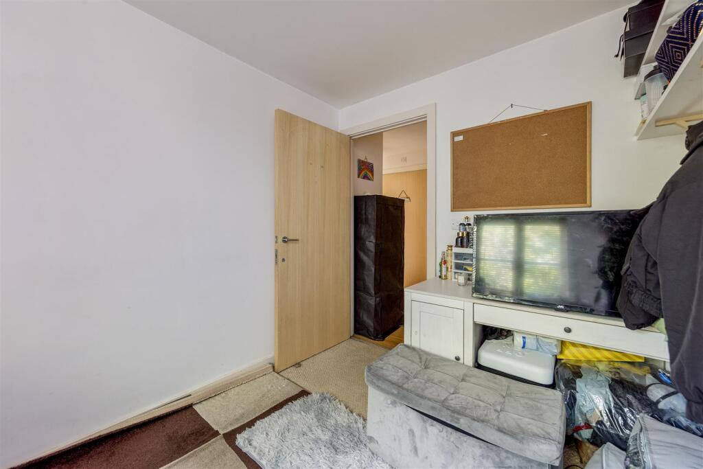 Riverhead Close, E17