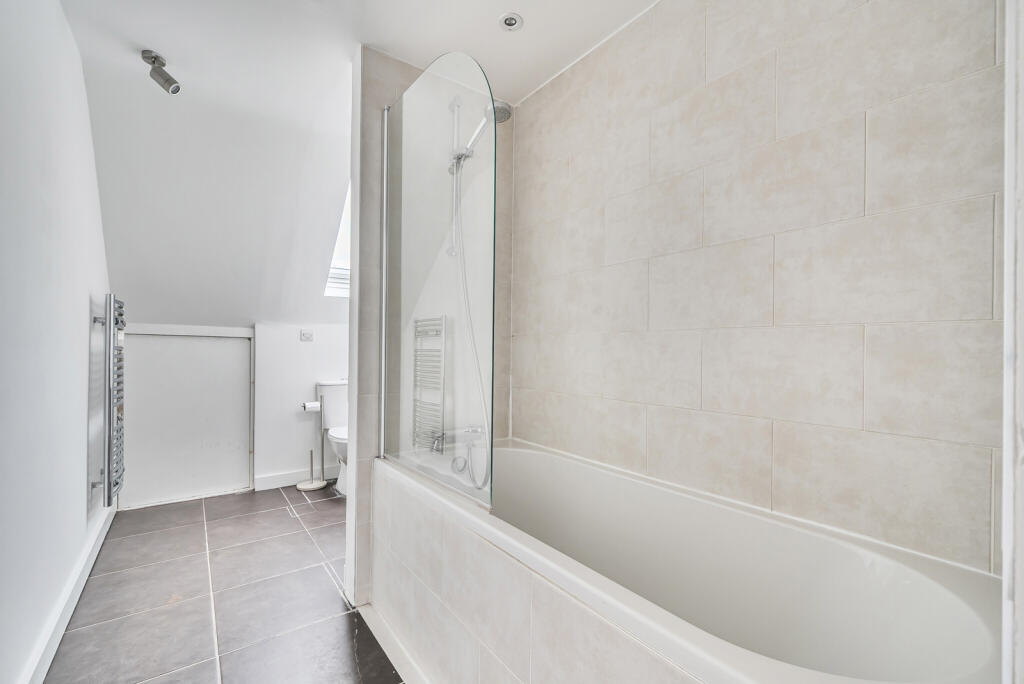 1371760-4-68f8f2b...