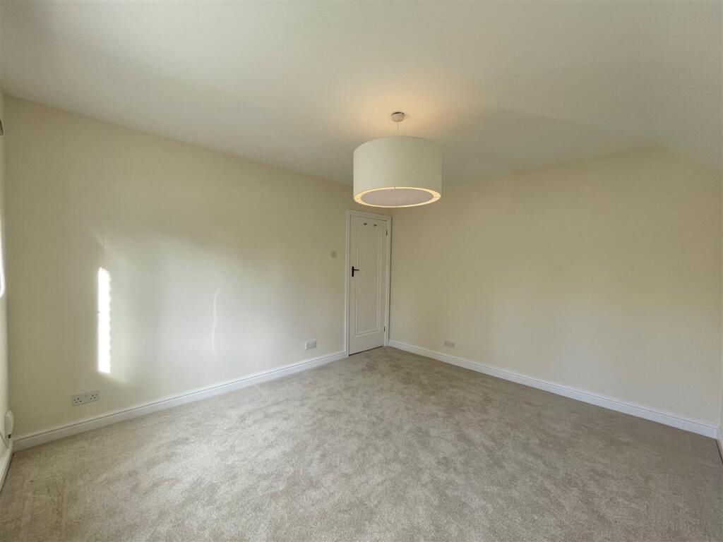 16CNorthRoad_Bedroom2.jpg