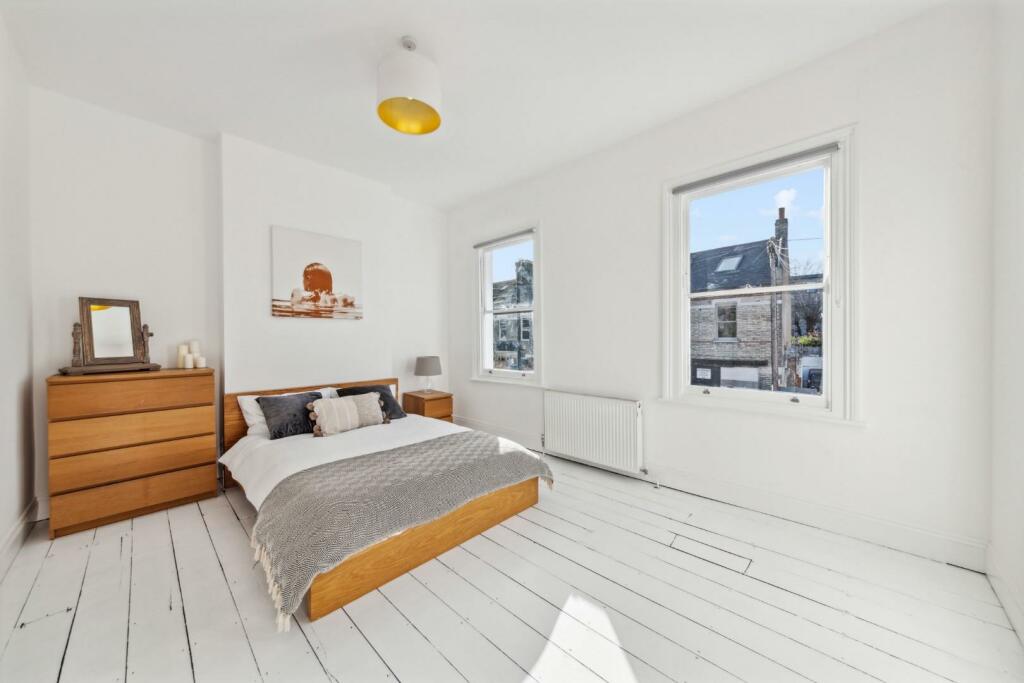 Bedroom 1.jpg