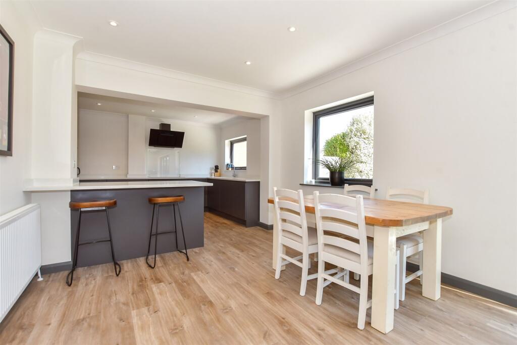 Kitchen/ Lounge/ Diner