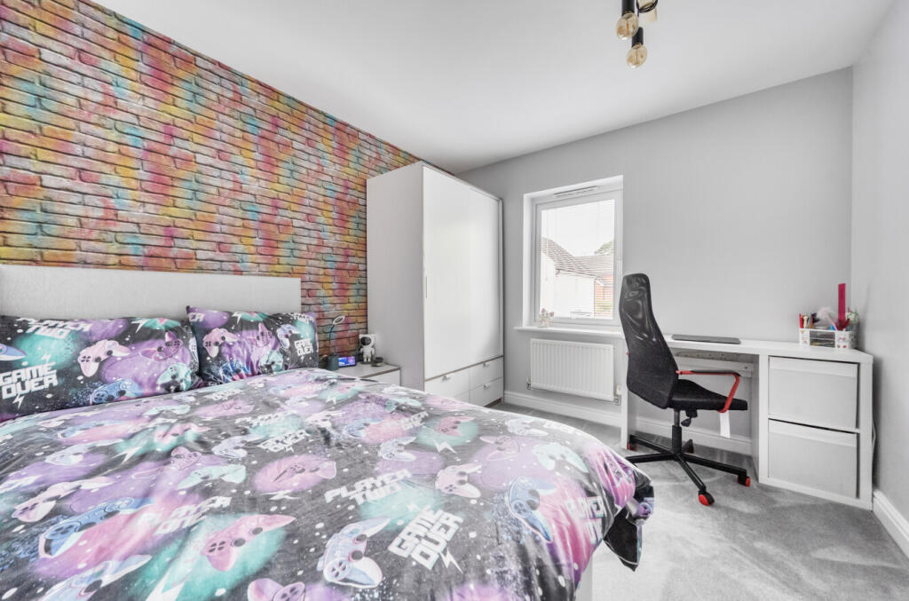 1365142-2-68f2100...