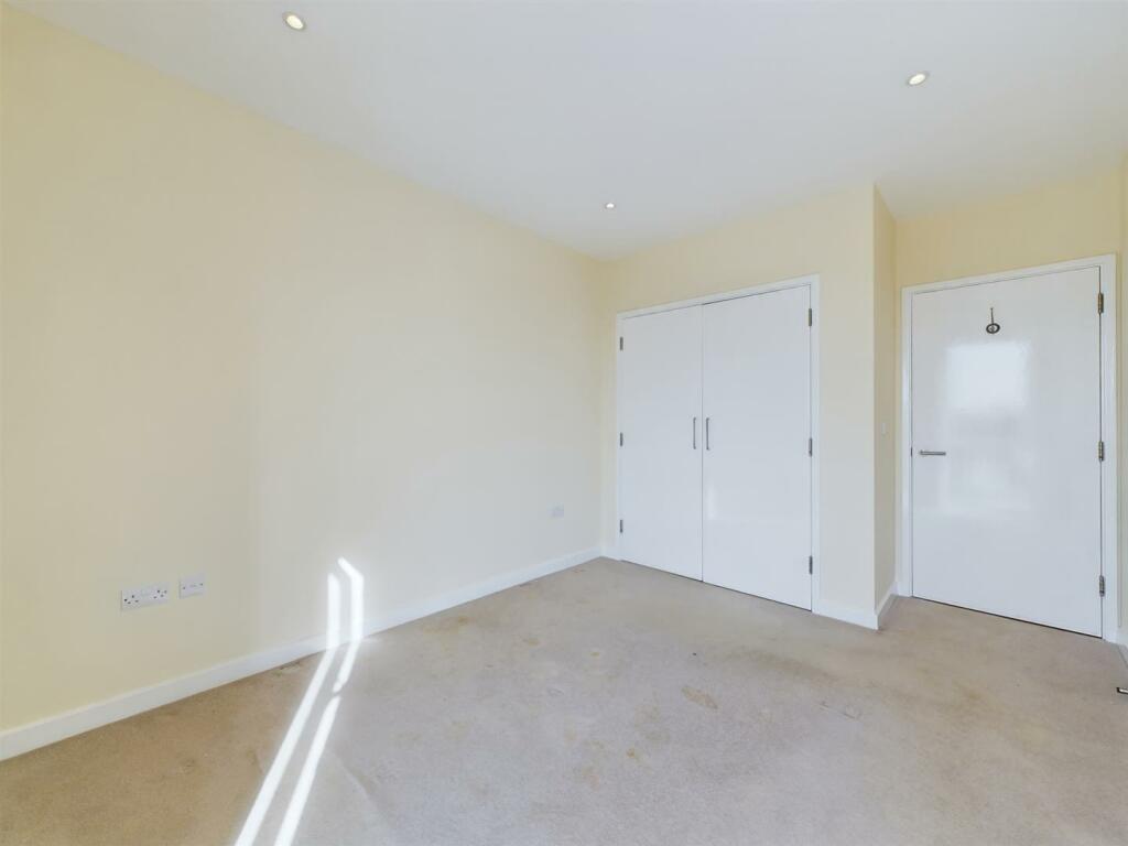 35 Tre Lowen Bedroom