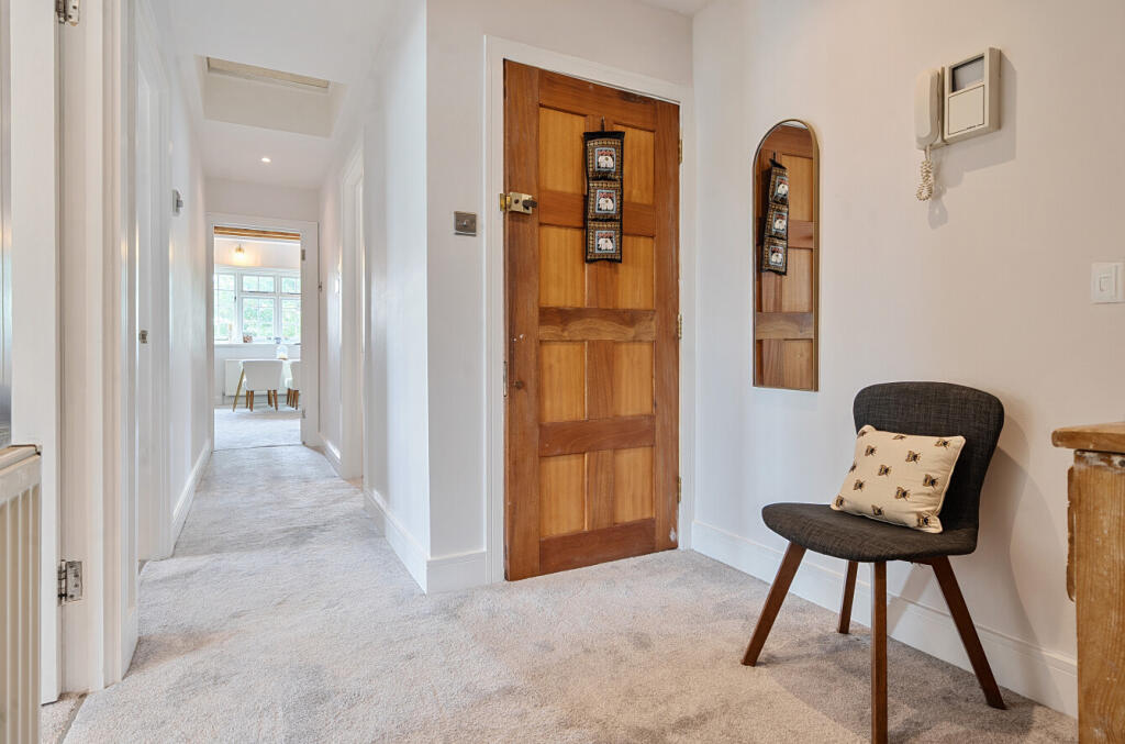 1298096-5-682dd0b...